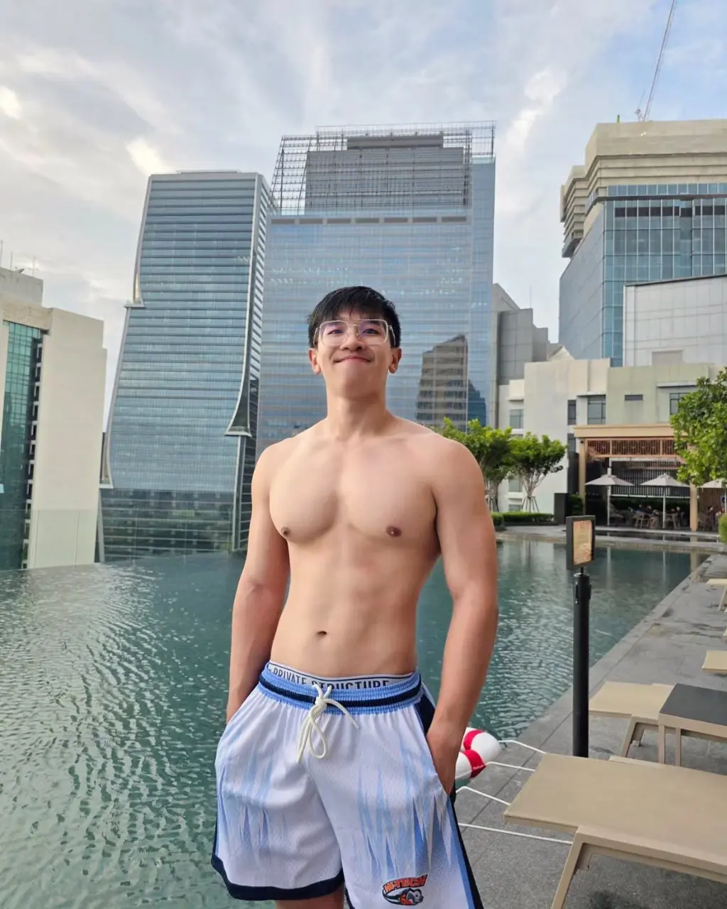 ถอดโชว์เรือนร่าง 2945