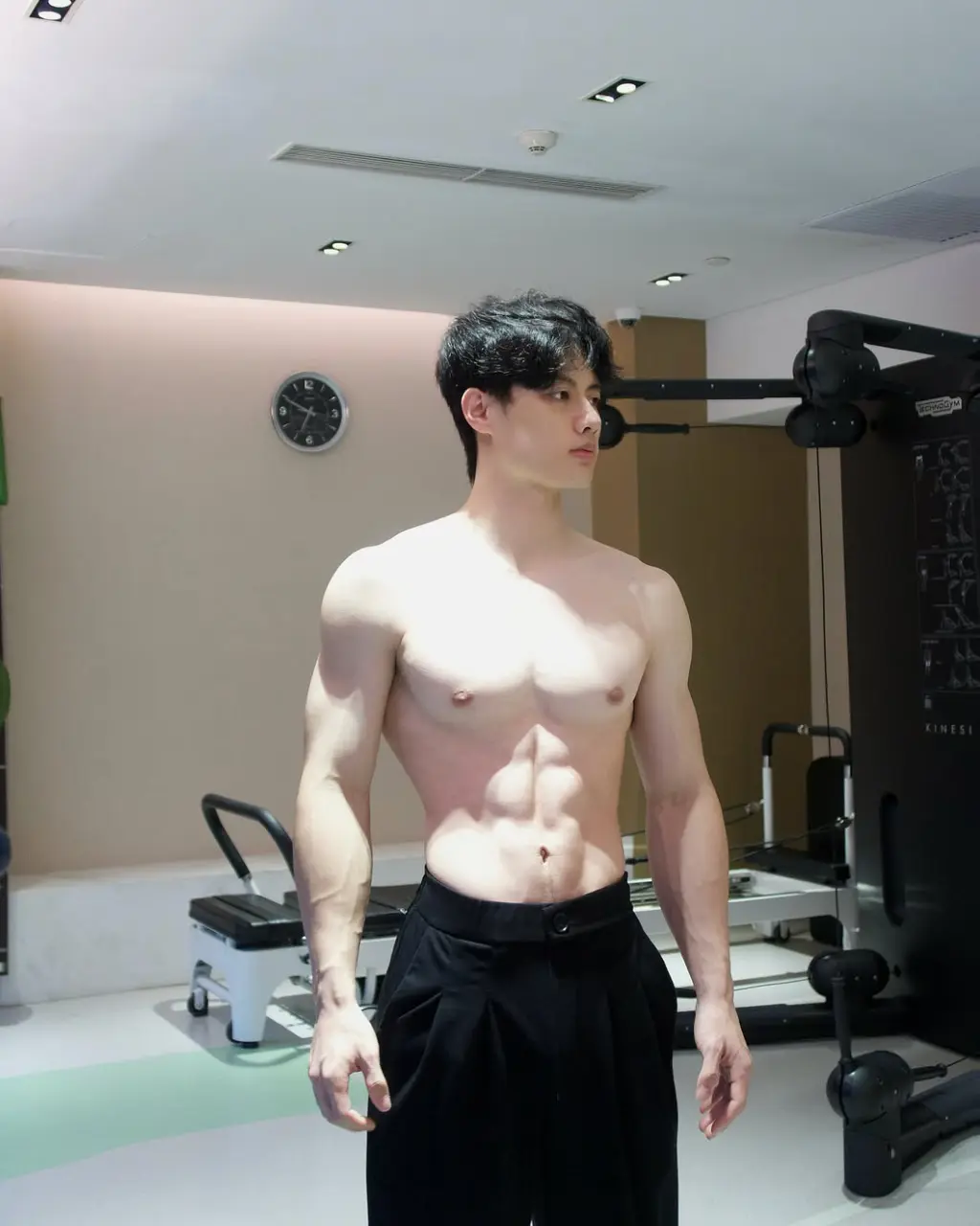 ถอดโชว์เรือนร่าง 2945