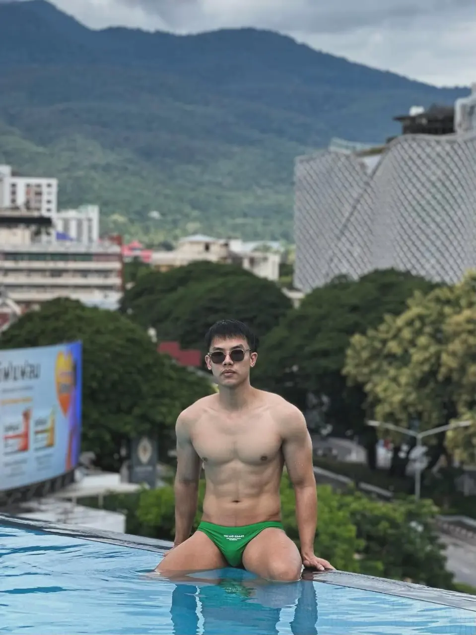 ถอดโชว์เรือนร่าง 2946