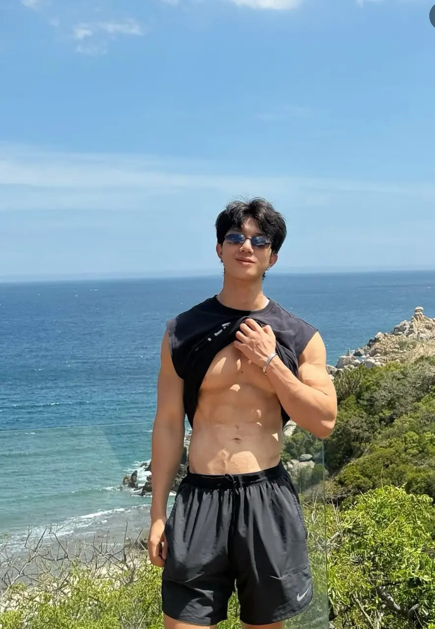 ถอดโชว์เรือนร่าง 2947