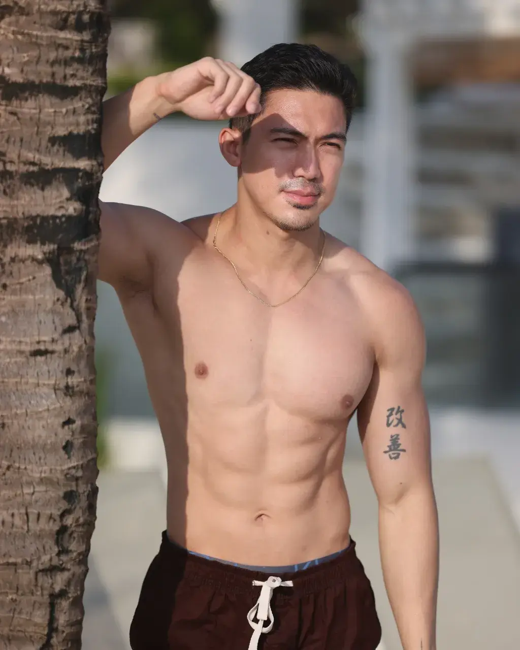 อร่อยแต่บอกว่าแซ่บ