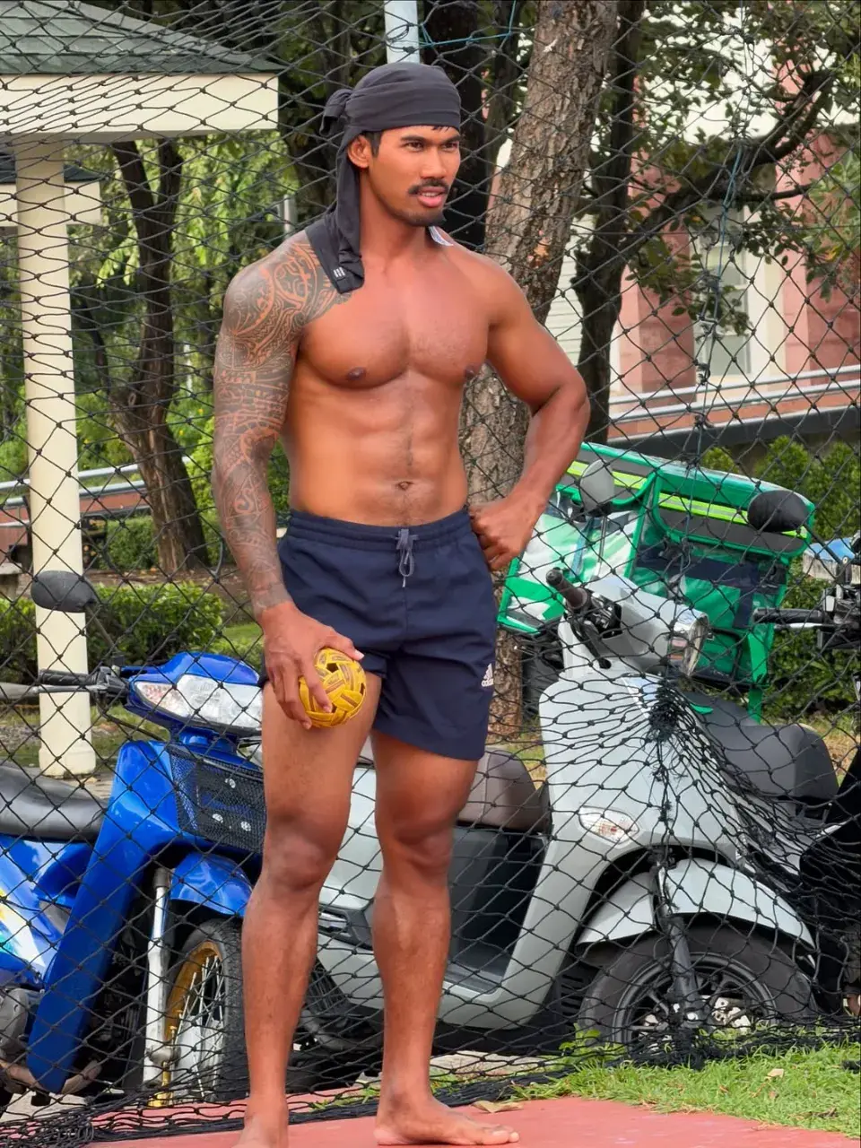 เลียแล้วให้มิด