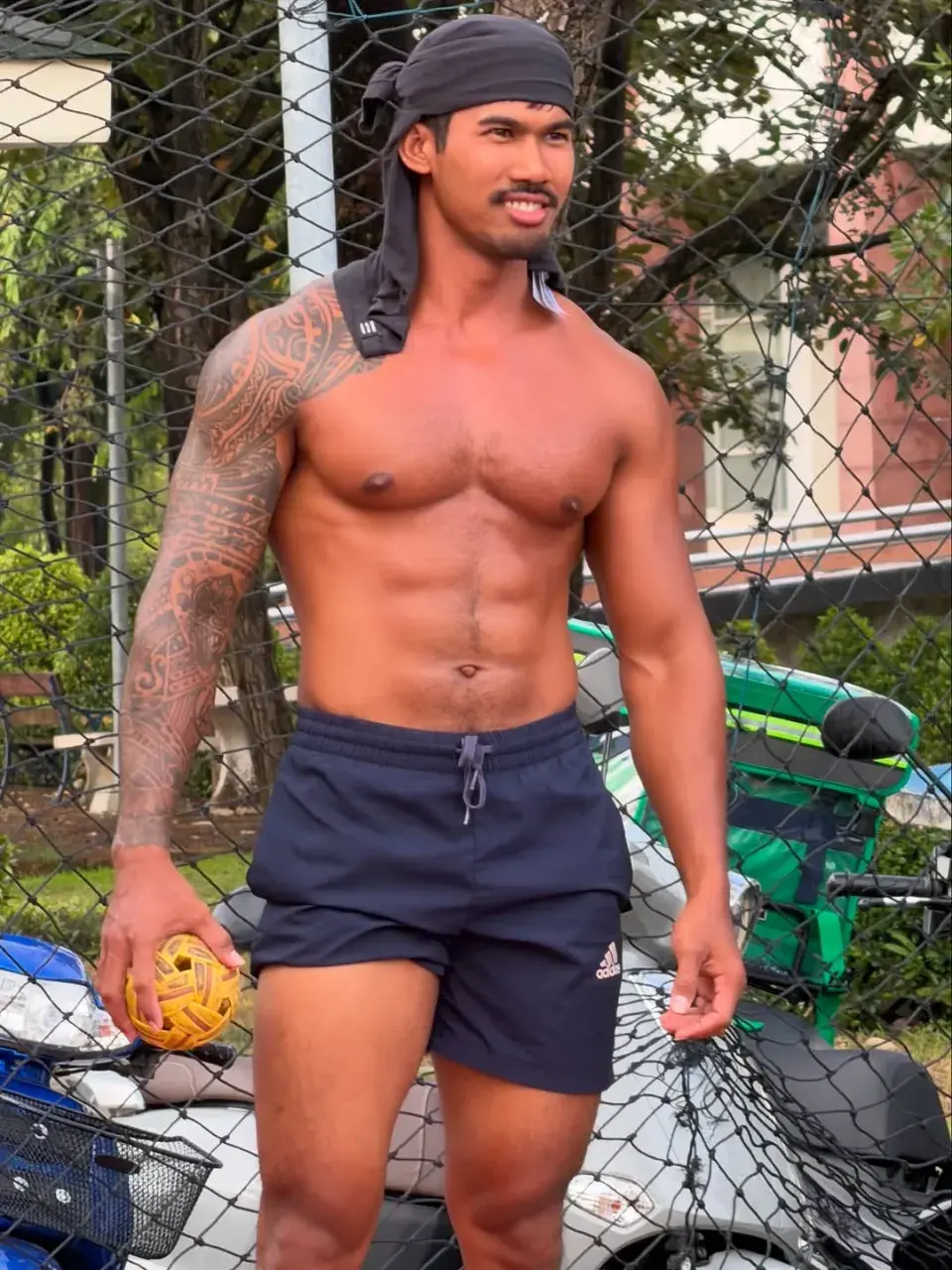 เลียแล้วให้มิด