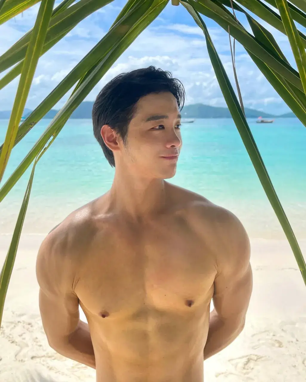 หนุ่มเกาหลีงานดี มีวาร์ป ( IG : dgncw )