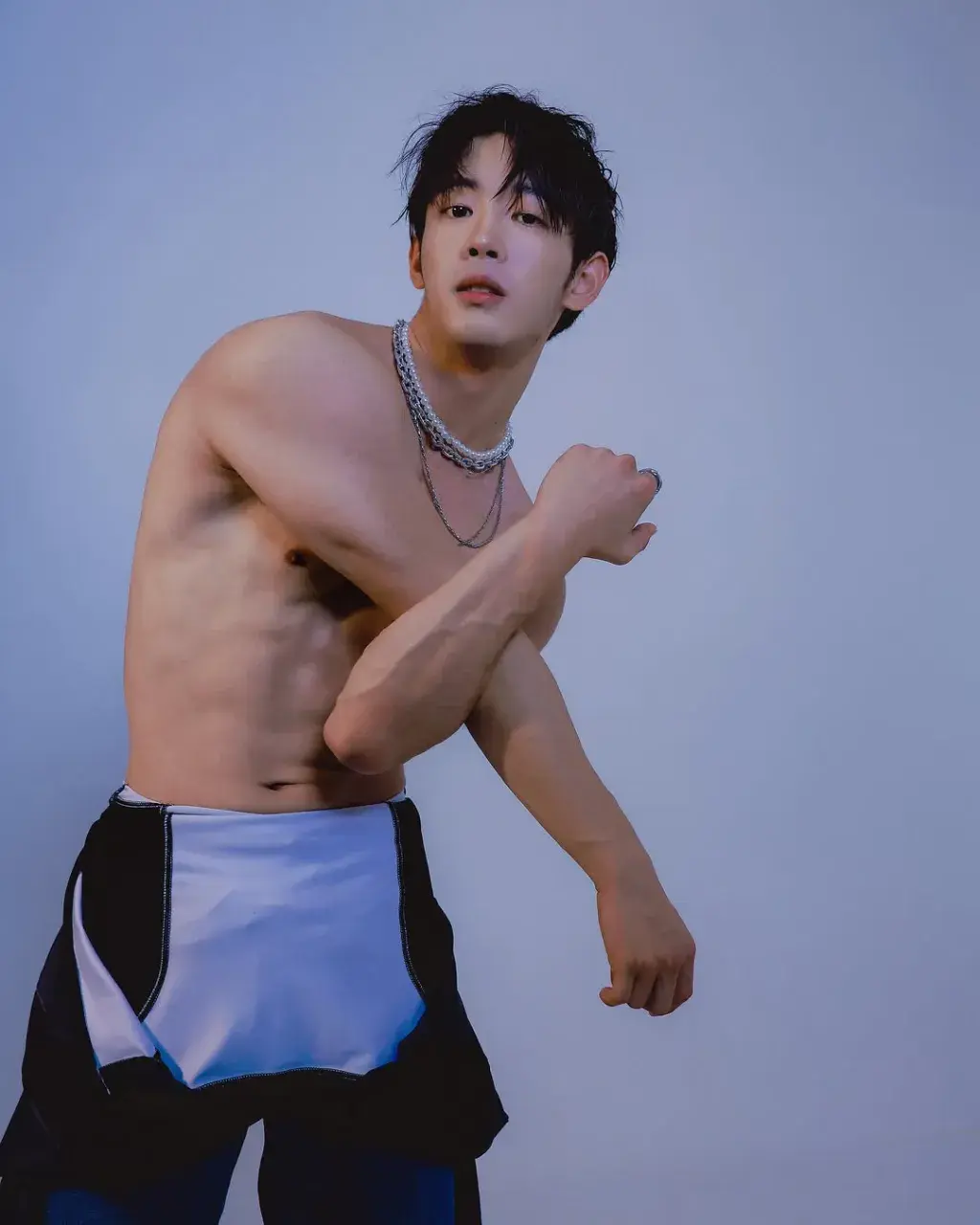 หนุ่มเกาหลีงานดี มีวาร์ป ( IG : dgncw )