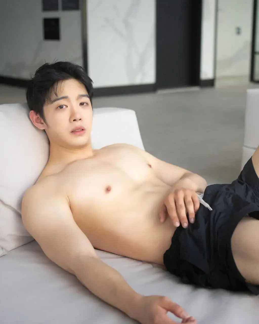 หนุ่มเกาหลีงานดี มีวาร์ป ( IG : dgncw )