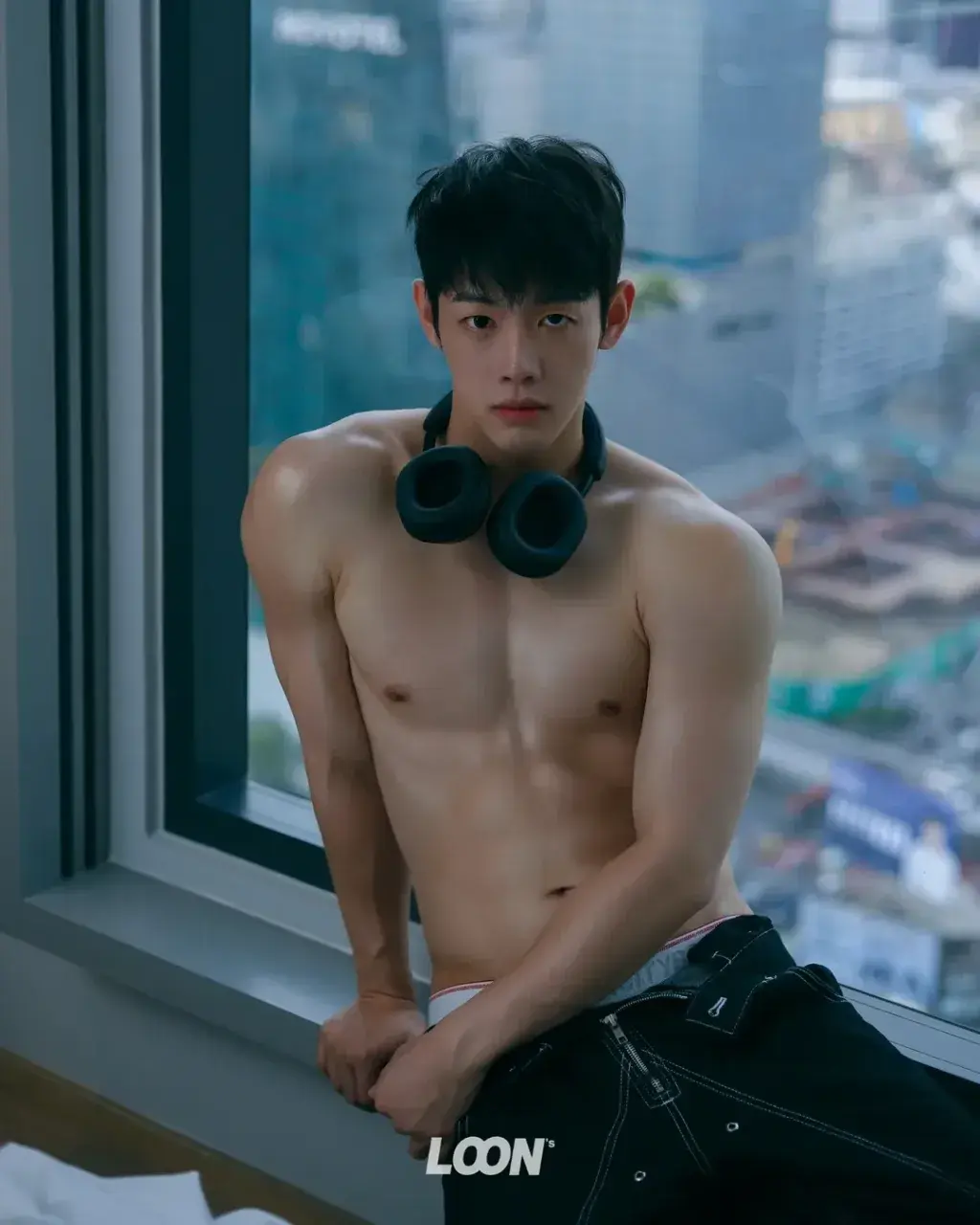 หนุ่มเกาหลีงานดี มีวาร์ป ( IG : dgncw )