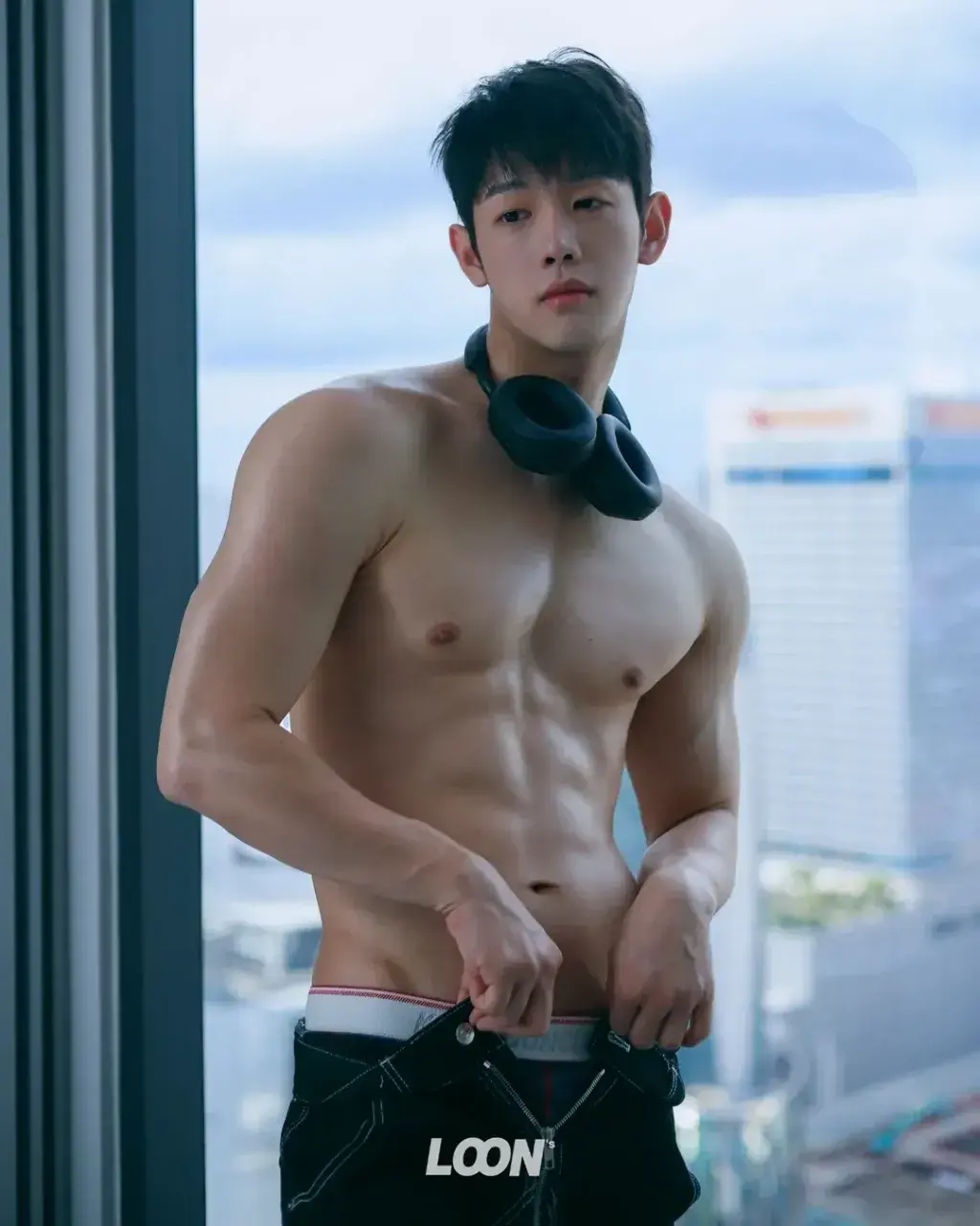 หนุ่มเกาหลีงานดี มีวาร์ป ( IG : dgncw )