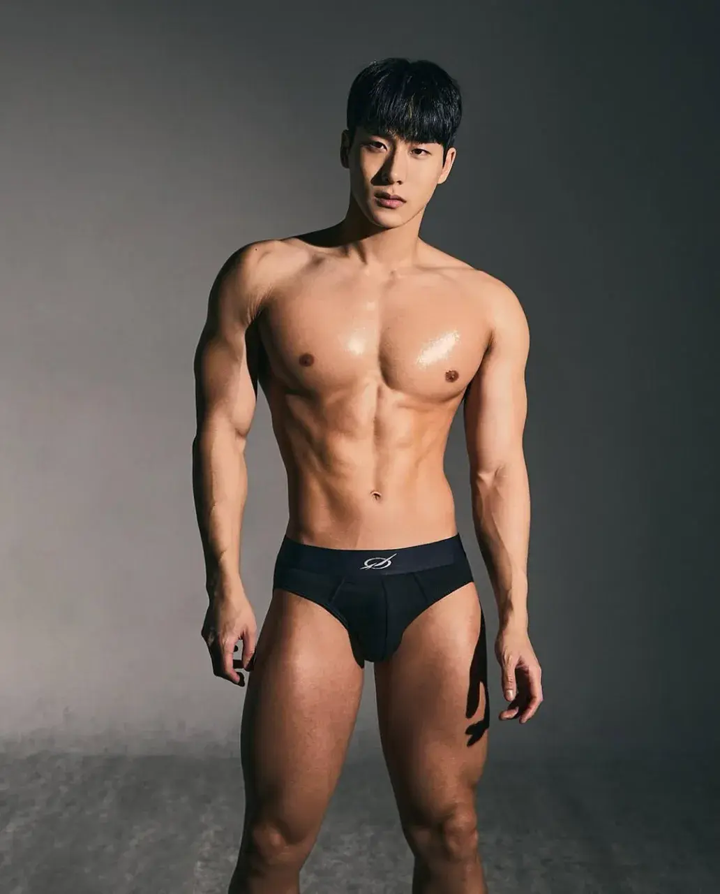 หนุ่มเกาหลีงานดี มีวาร์ป ( IG : khsccs )