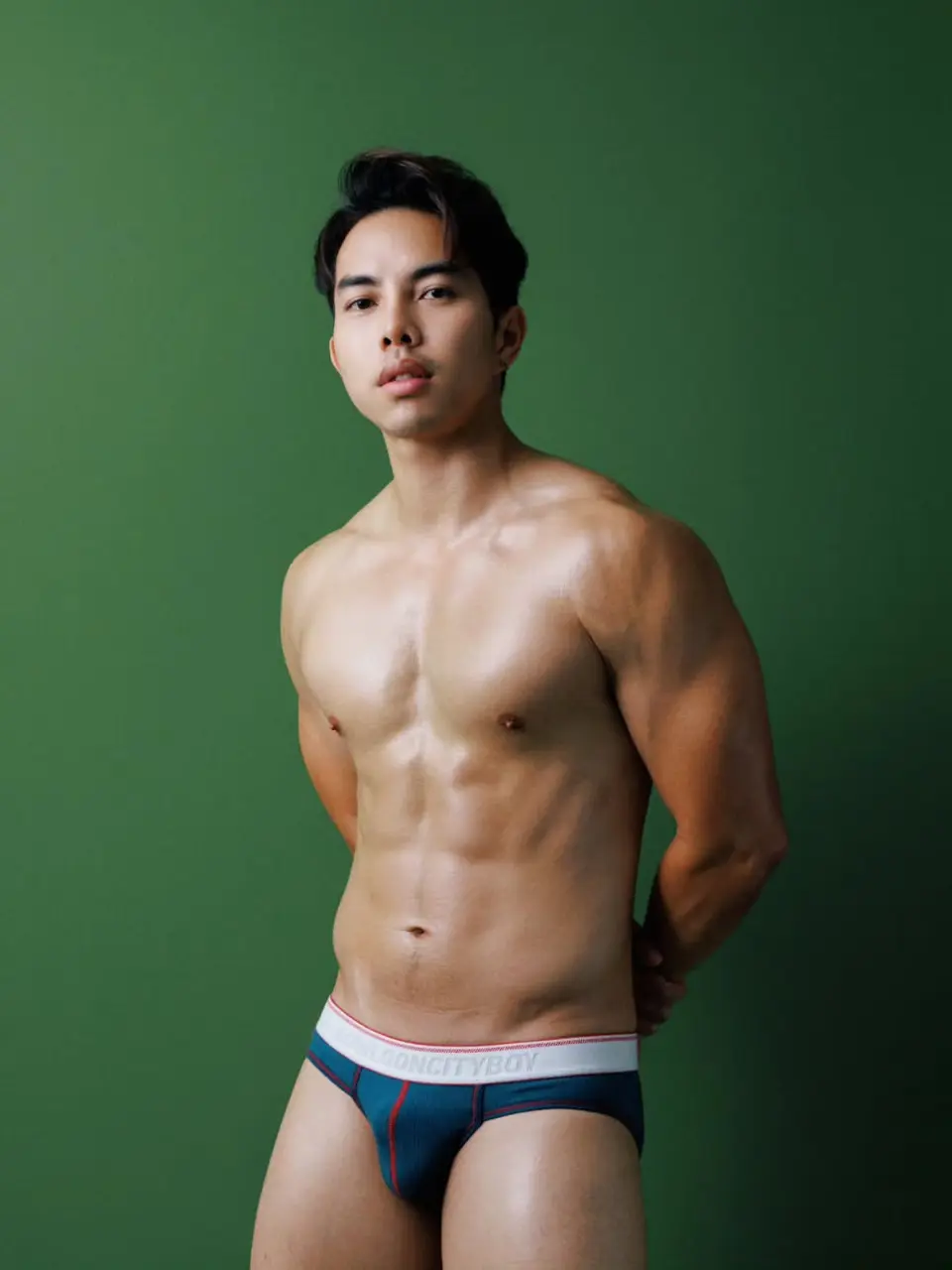 ถอดโชว์เรือนร่าง 2950