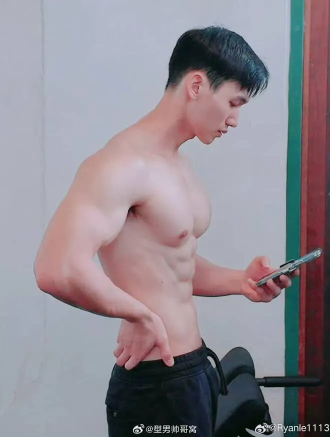 ถอดโชว์เรือนร่าง 2951