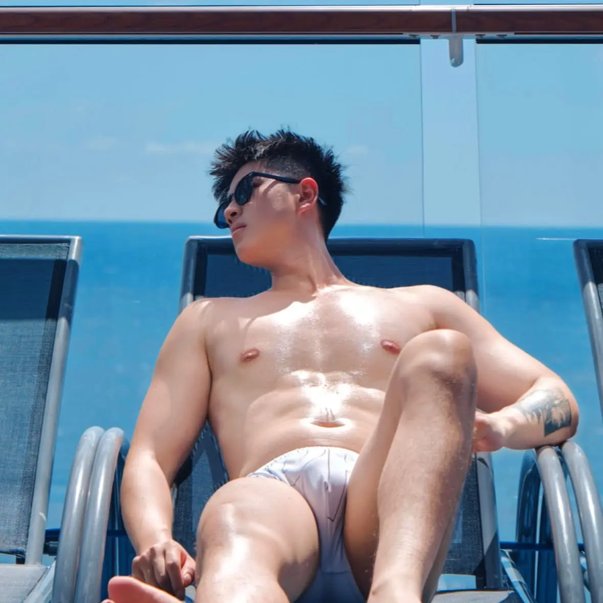 รูปหล่อเร้าอารมณ์ . 4