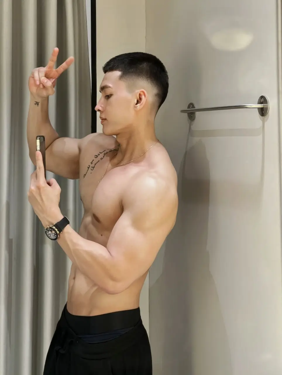 รูปหล่อเร้าอารมณ์ . 4