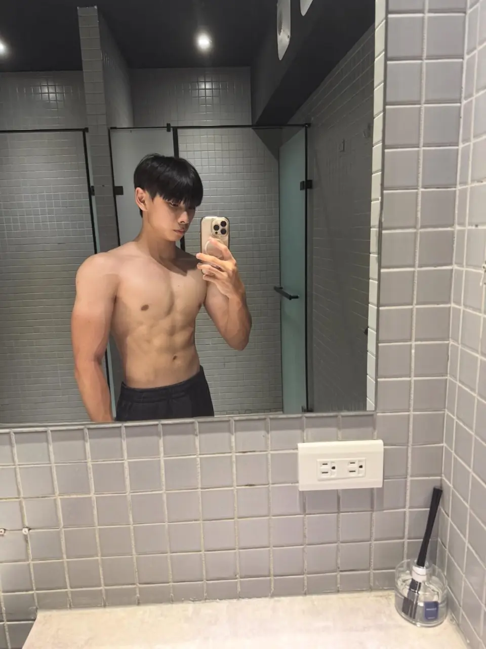 รูปหล่อเร้าอารมณ์ . 4