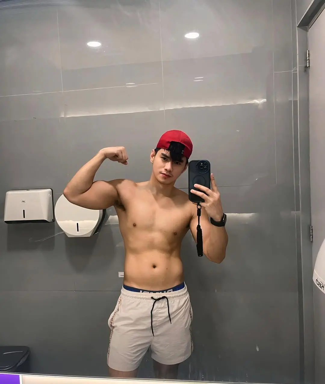 Cool GUY : Cristom Manuel