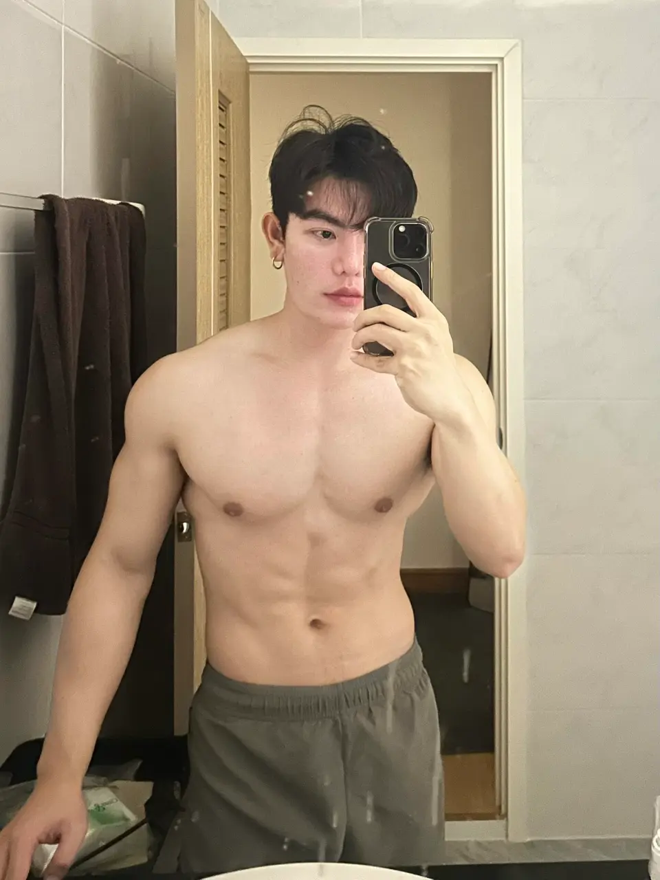 Shirtless Cute Guy : Bon Waphithak