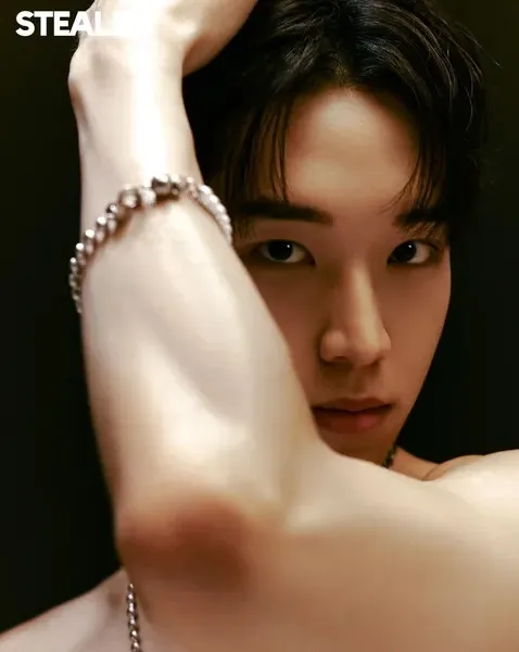 หนุ่มเกาหลีงานดี มีวาร์ป ( IG : z_minu98 )