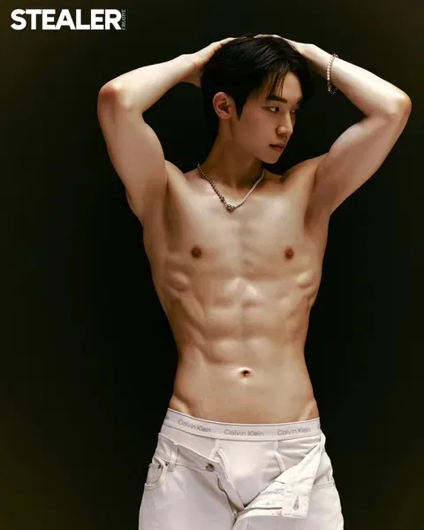 หนุ่มเกาหลีงานดี มีวาร์ป ( IG : z_minu98 )