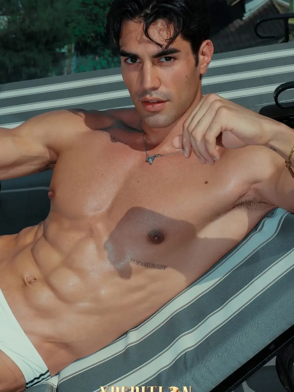 Shirtless Cute Guy : Kirk Bondad