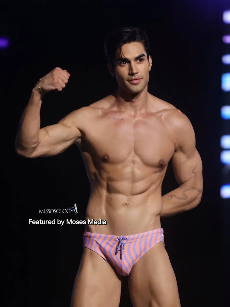 Shirtless Cute Guy : Kirk Bondad