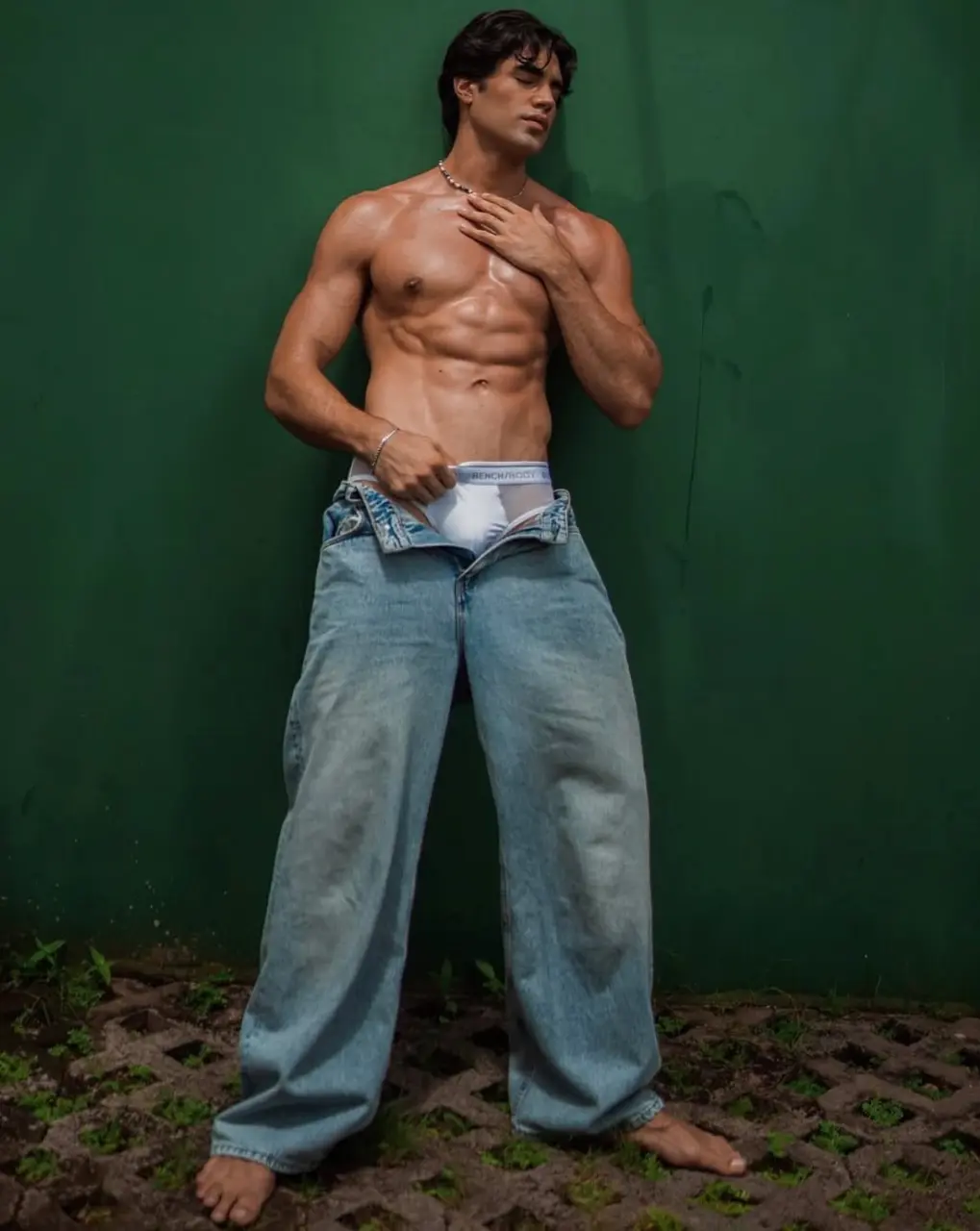 Shirtless Cute Guy : Kirk Bondad