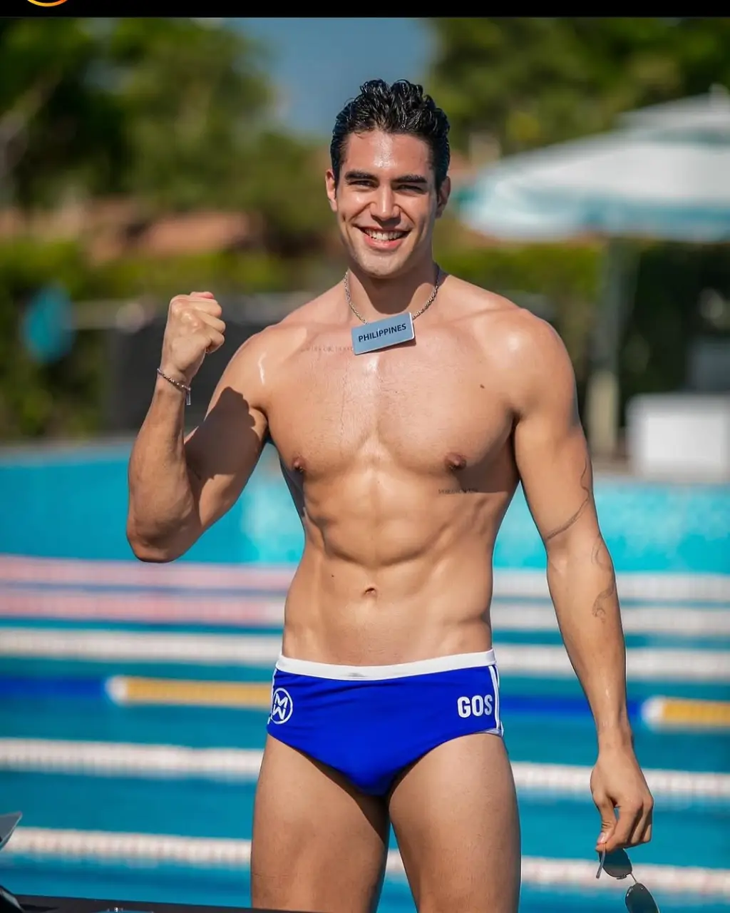 Shirtless Cute Guy : Kirk Bondad