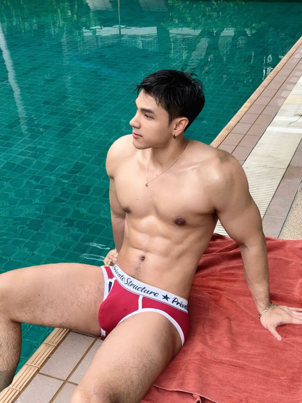 Shirtless Cute Guy : Mz.mkz