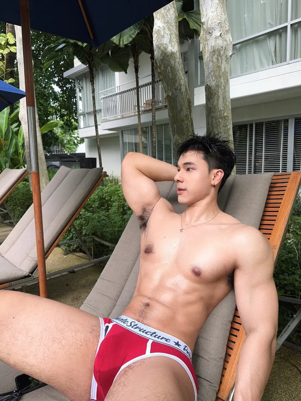 Shirtless Cute Guy : Mz.mkz