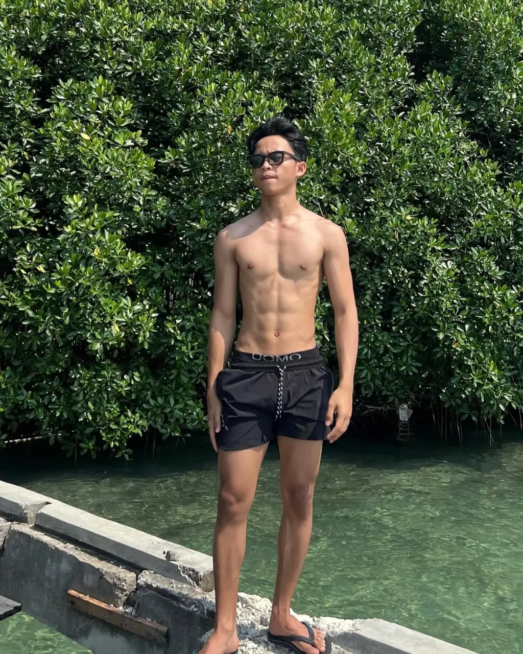 ถอดโชว์เรือนร่าง 2952