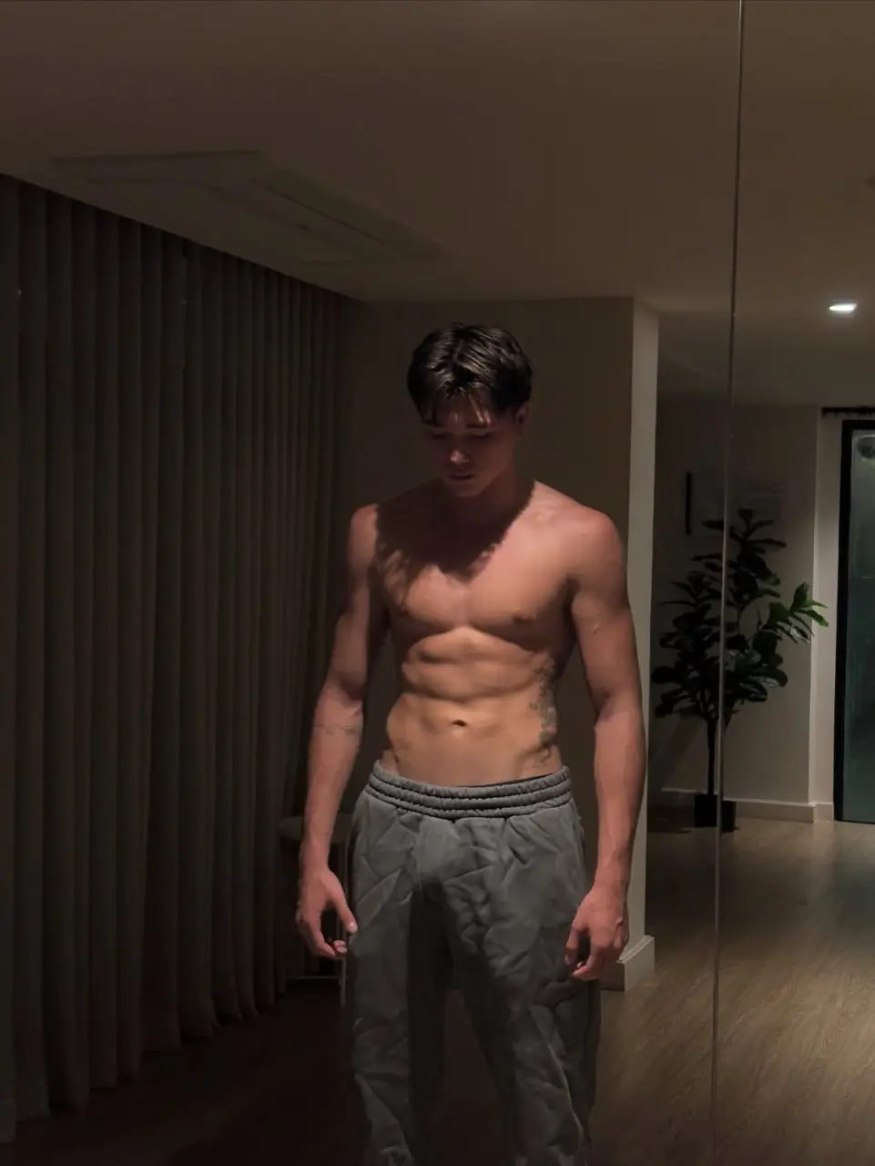 ถอดโชว์เรือนร่าง 2952