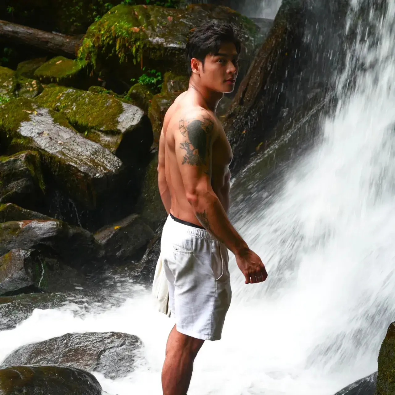 เสห่น์กายาชาย