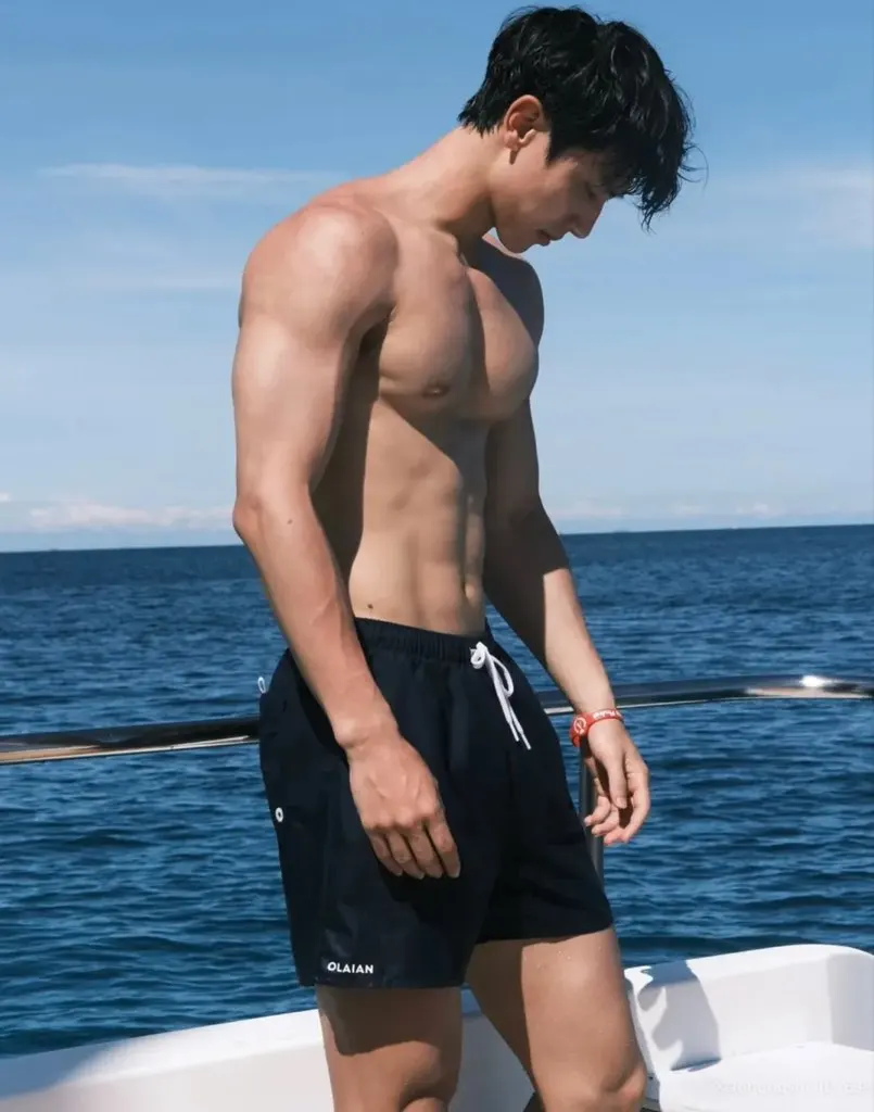 รูปหล่อเร้าอารมณ์ . 6