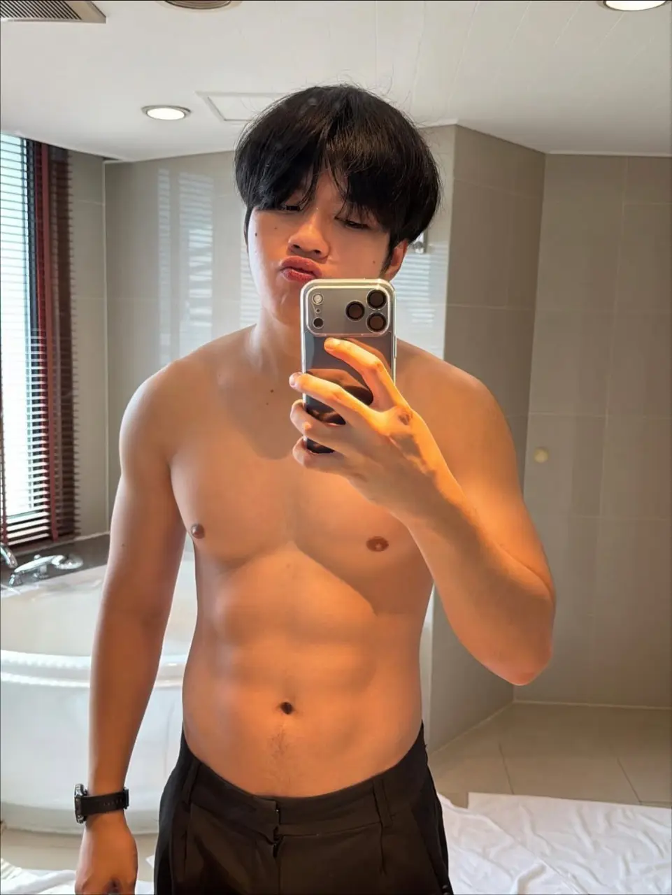 รูปหล่อเร้าอารมณ์ . 7