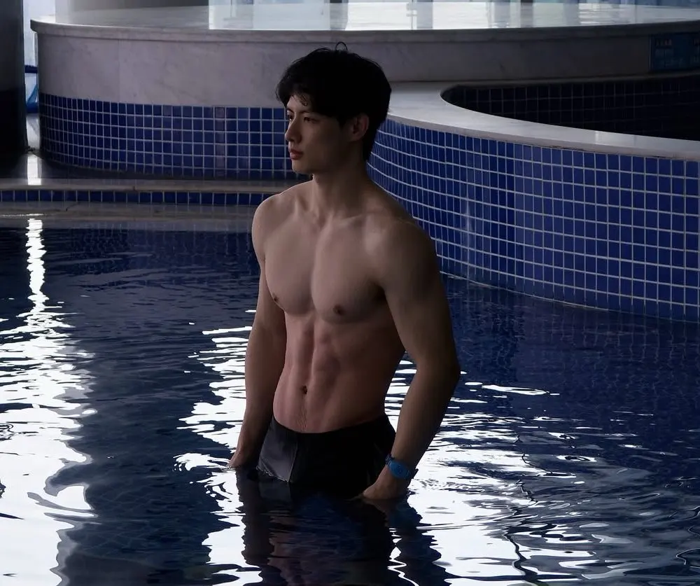 รูปหล่อเร้าอารมณ์ . 8