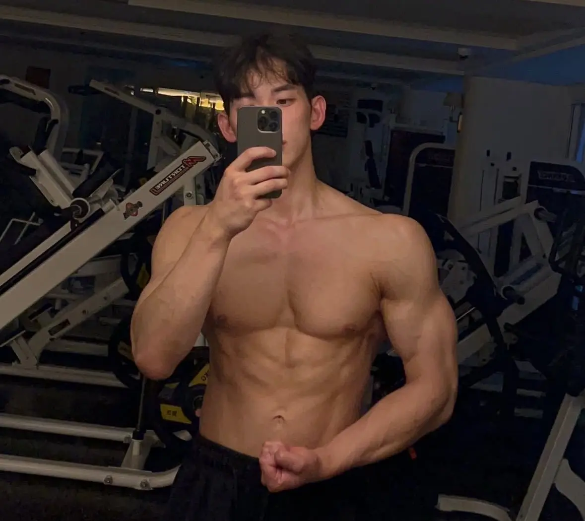 รูปหล่อเร้าอารมณ์ . 8