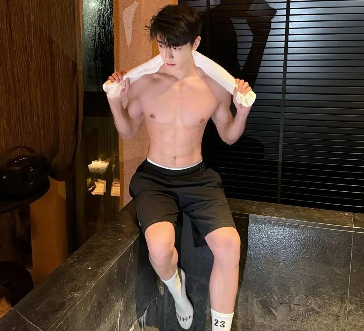 รูปหล่อเร้าอารมณ์ . 8