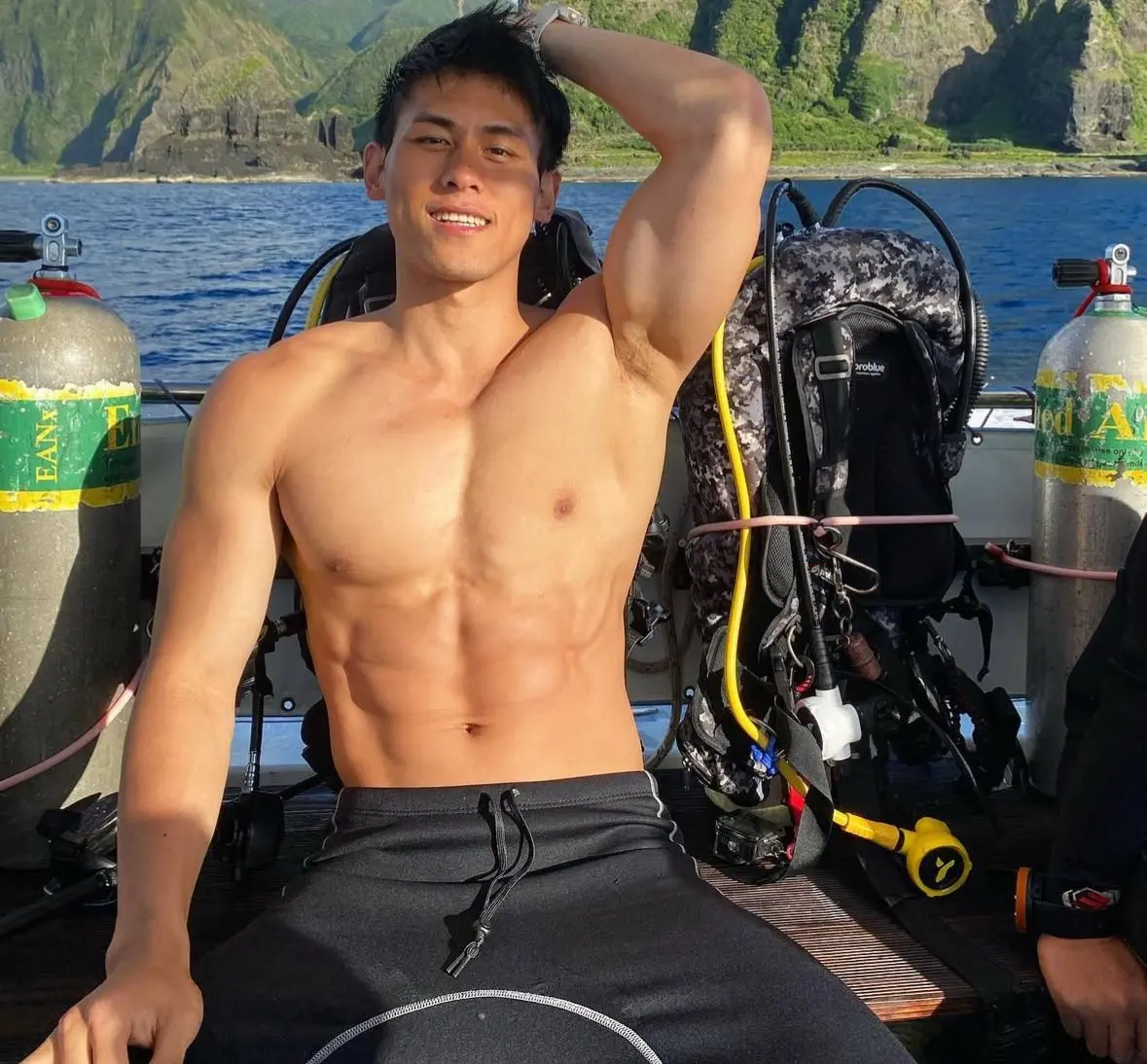 รูปหล่อเร้าอารมณ์ . 8