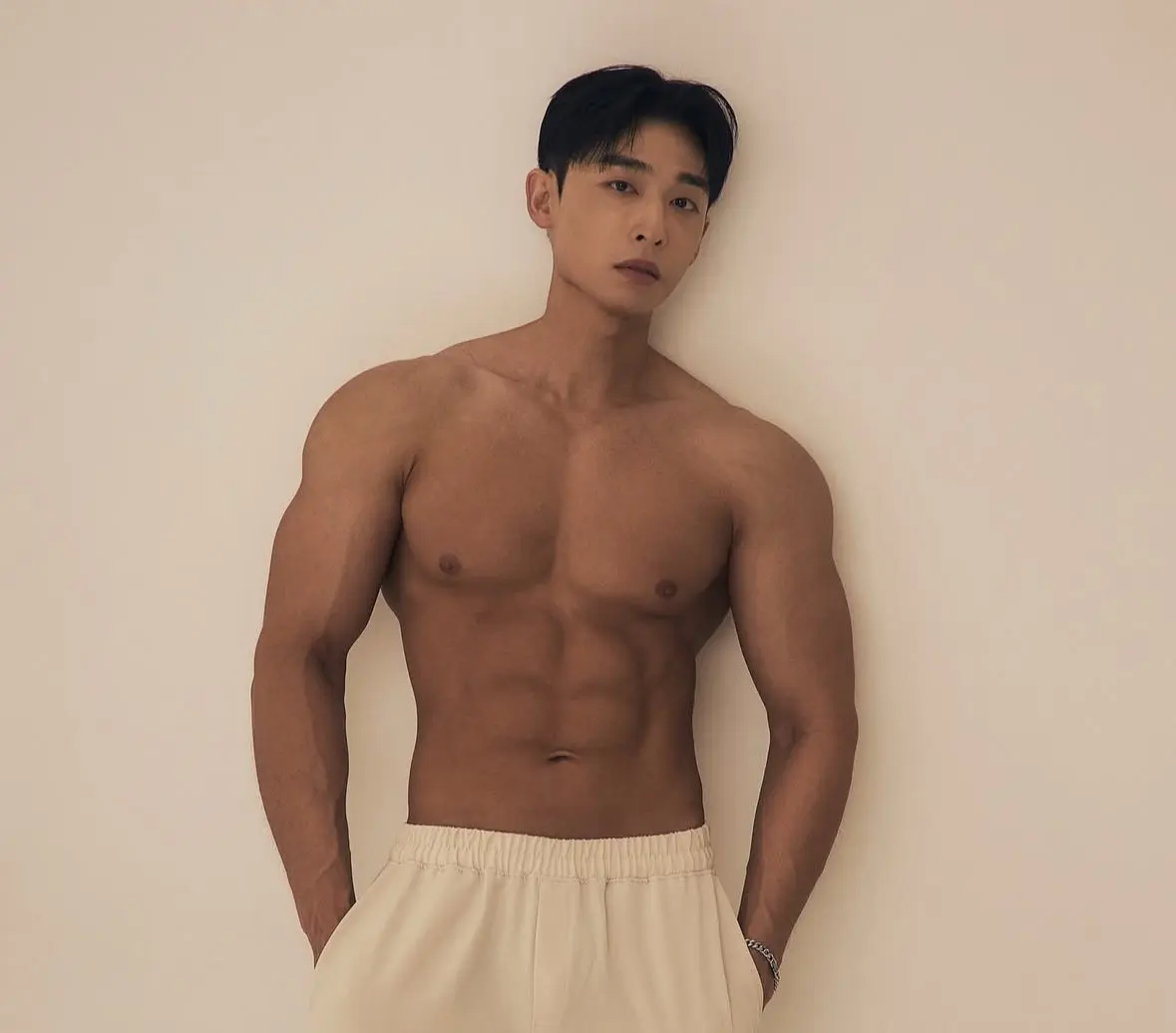 รูปหล่อเร้าอารมณ์ . 8