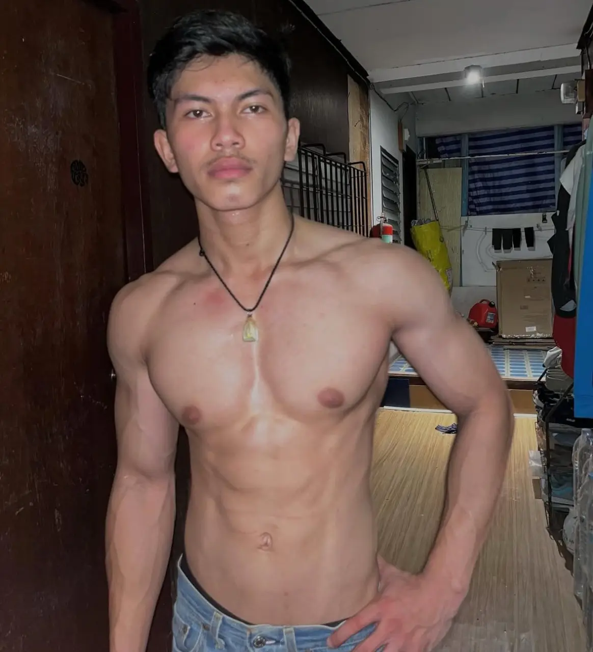 รูปหล่อเร้าอารมณ์ . 8