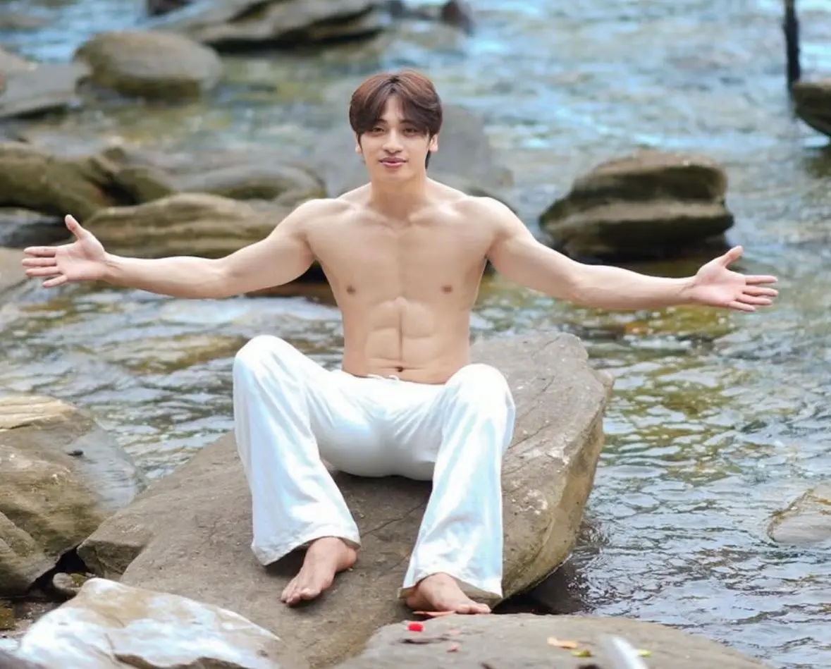 รูปหล่อเร้าอารมณ์ . 8