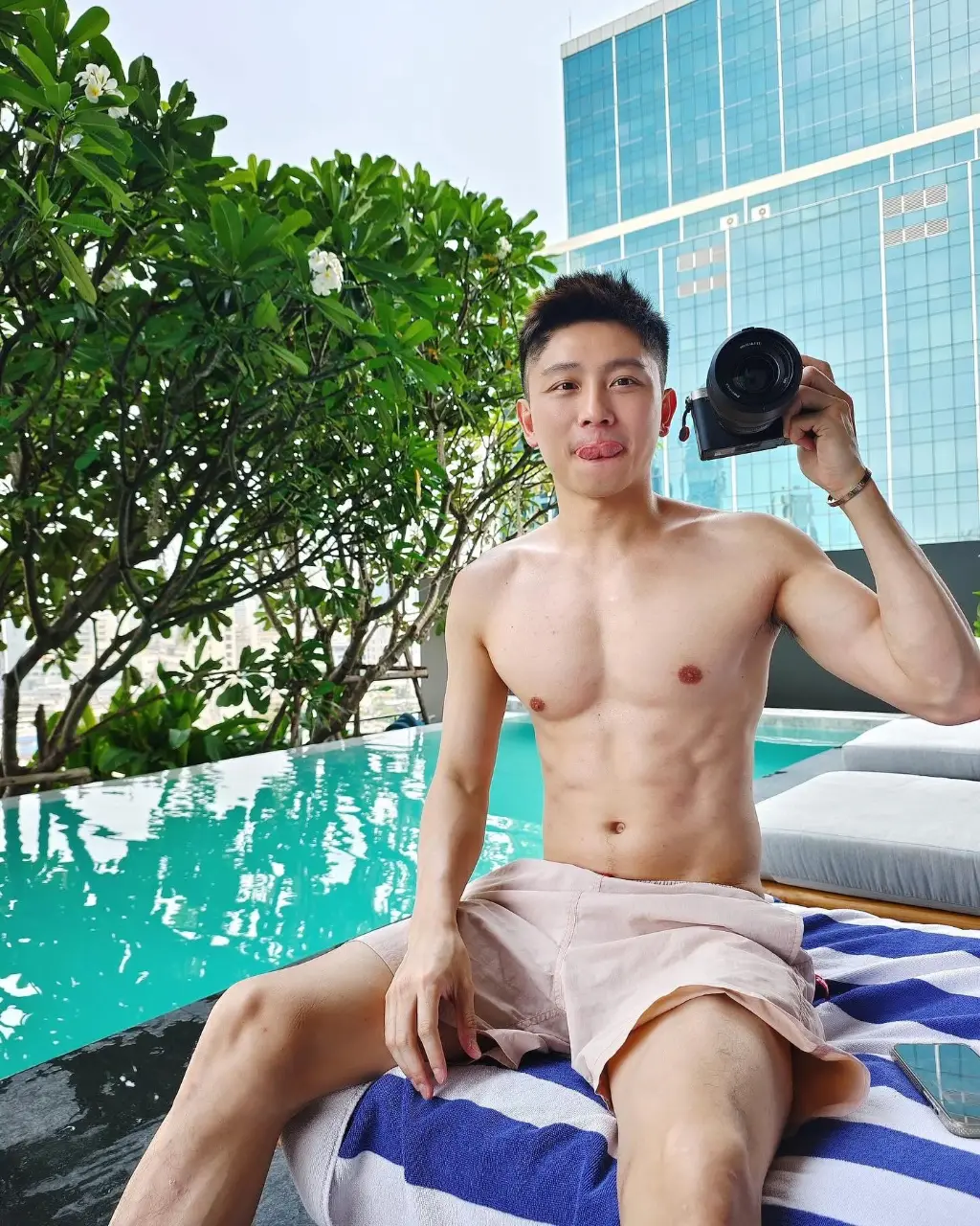 รูปหล่อเร้าอารมณ์ . 9