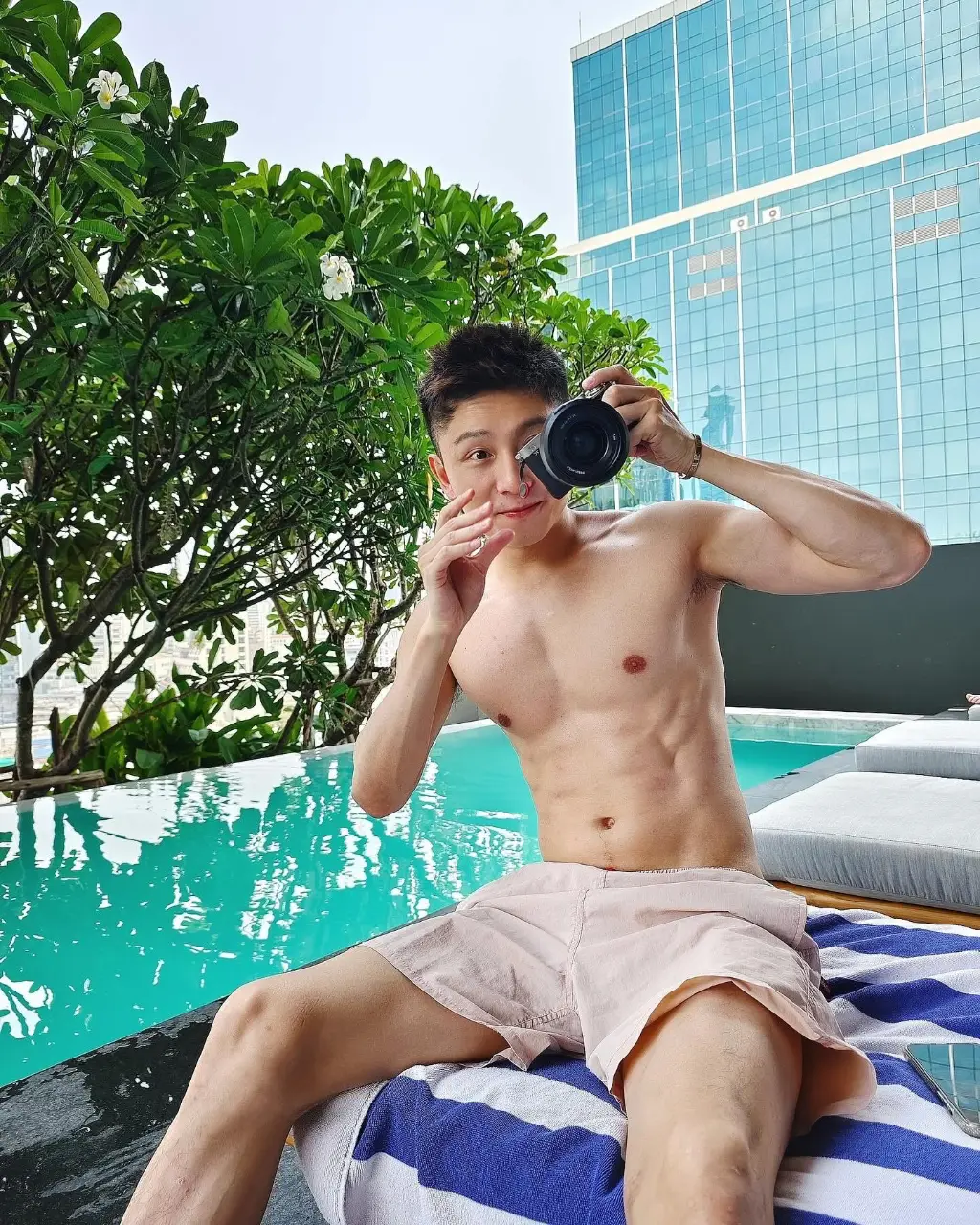 รูปหล่อเร้าอารมณ์ . 9