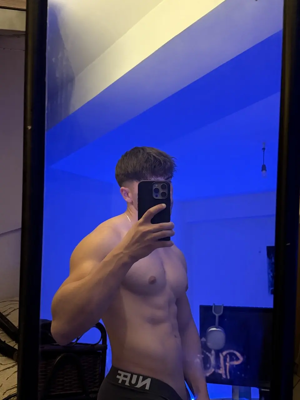 รูปหล่อเร้าอารมณ์ . 9