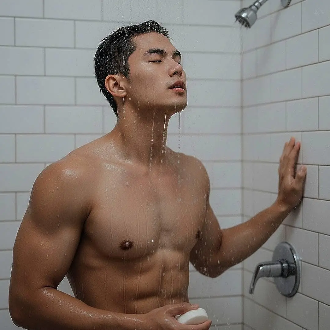 หนุ่ม..อาบน้ำ