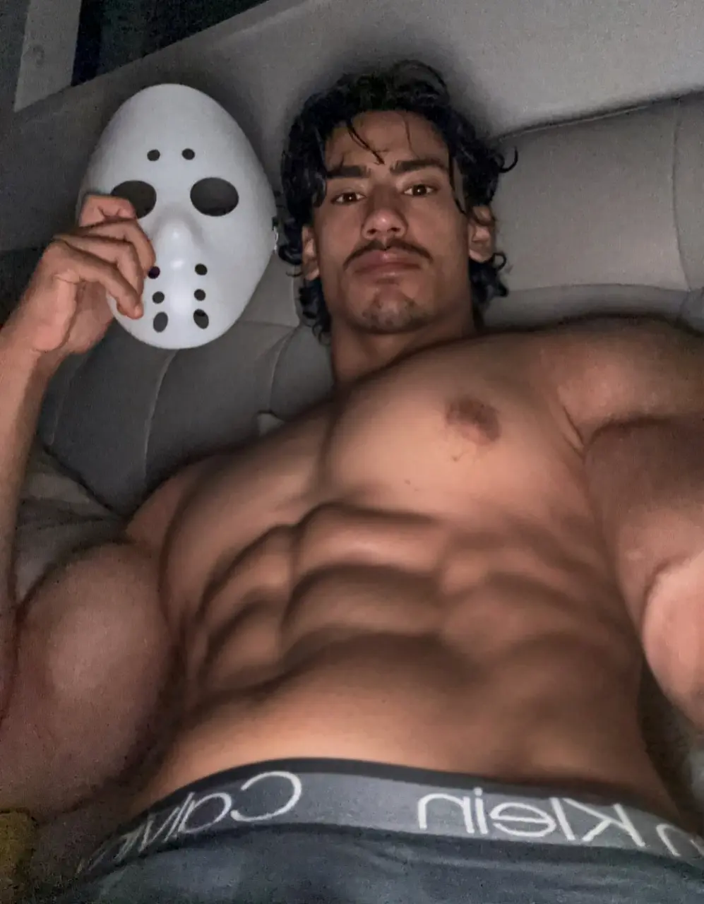 ผีหลอกทั้งแท่ง