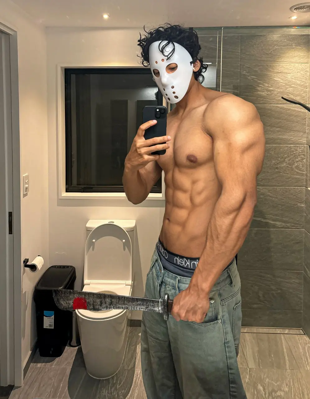 ผีหลอกทั้งแท่ง