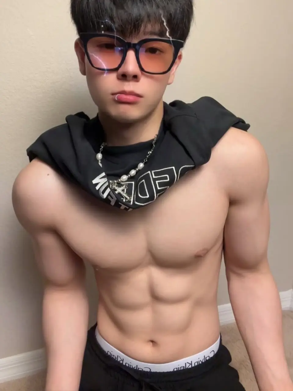 หนุ่มหล่อหลอกเสียว