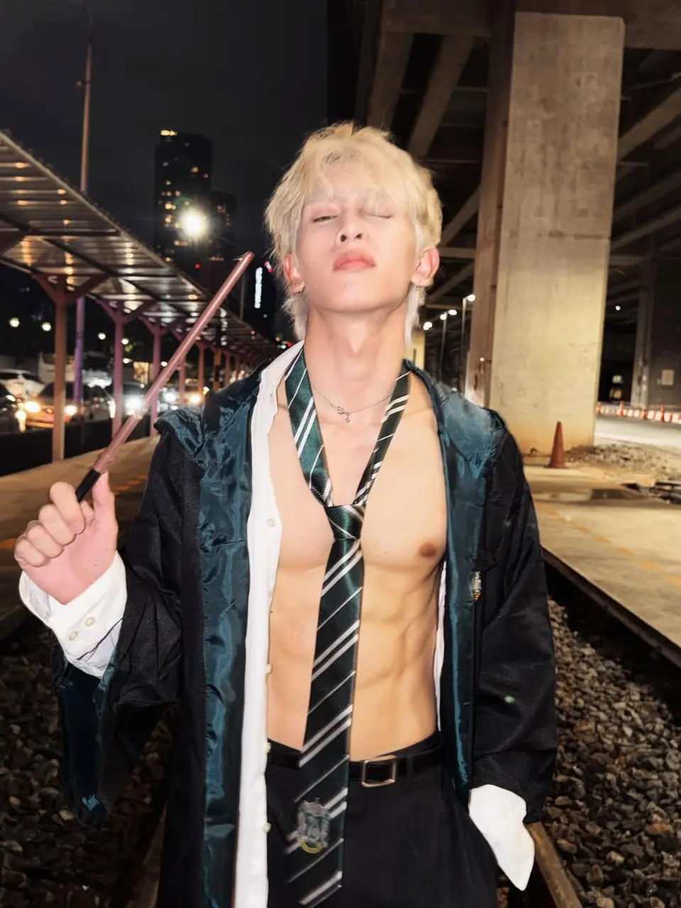 หนุ่มหล่อหลอกเสียว