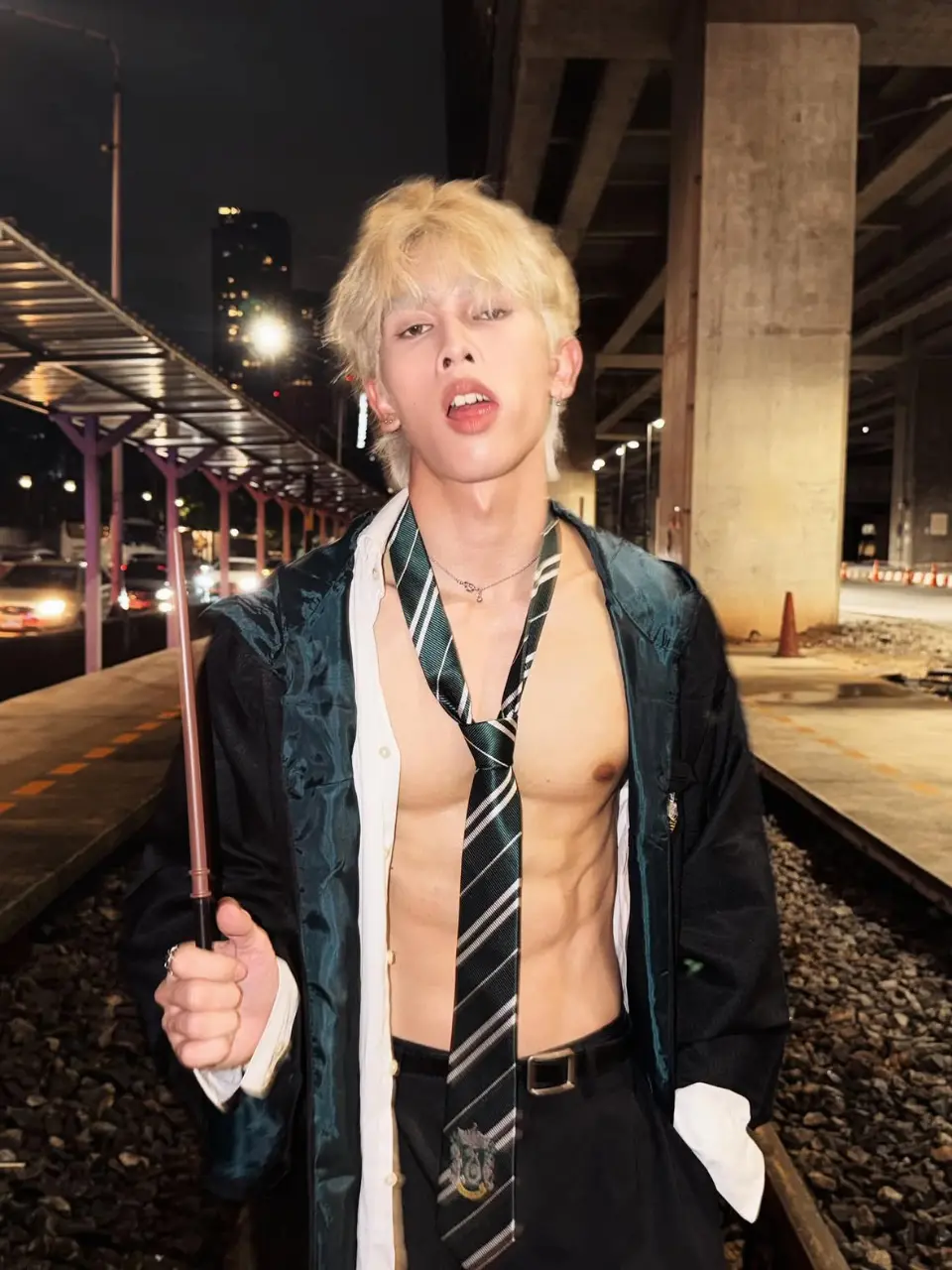 หนุ่มหล่อหลอกเสียว