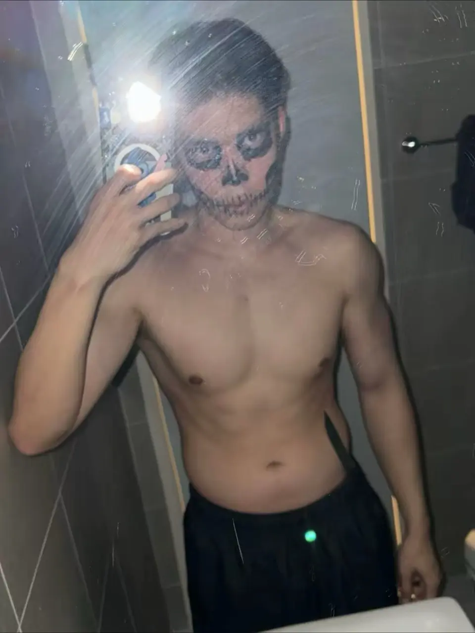 หนุ่มหล่อหลอกเสียว